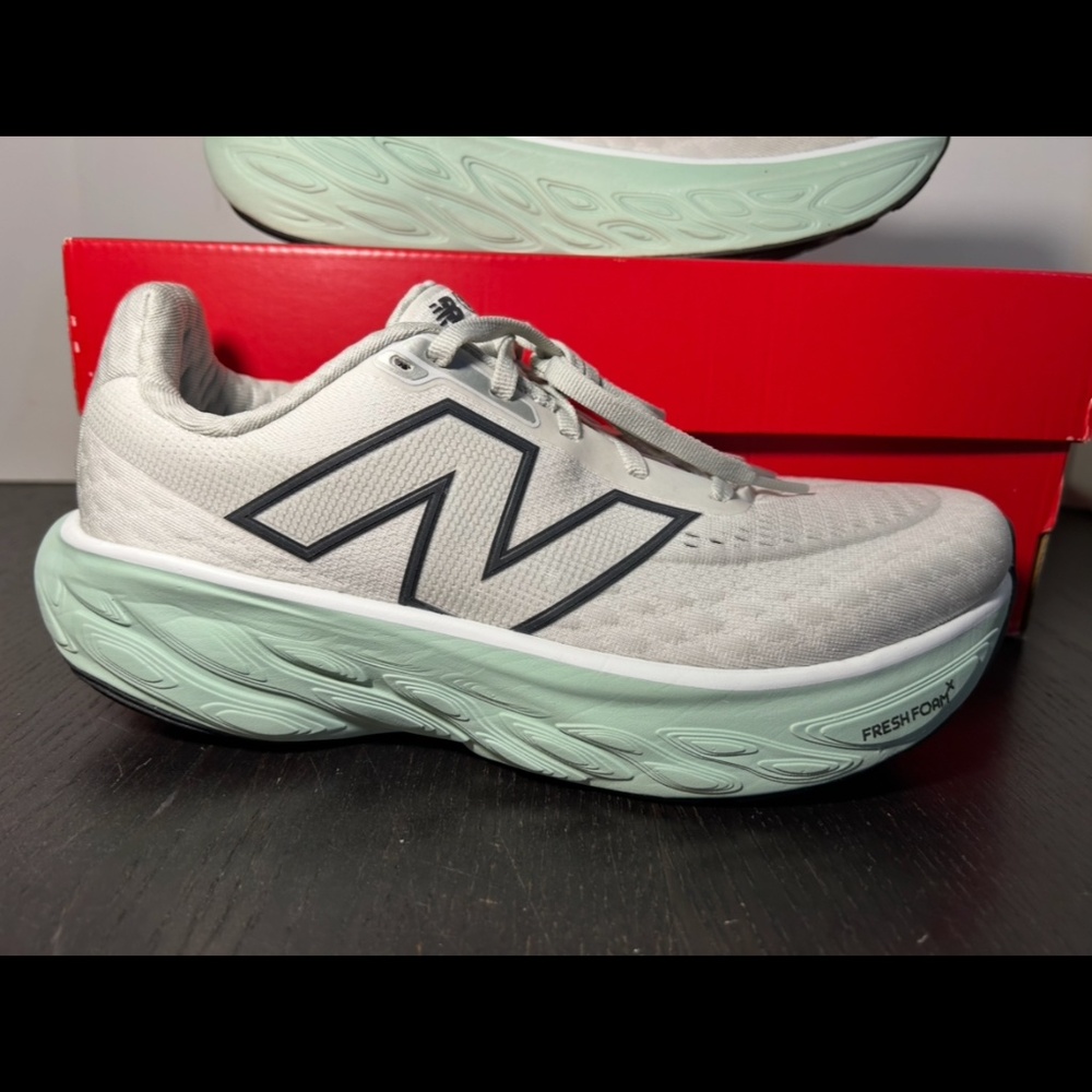 New Balance Fresh Foam X 1080v14 Running Shoes Grey/Black/Green Woman 9D Wide